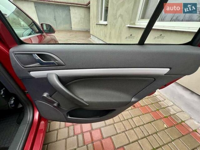 Красный Шкода Октавия, объемом двигателя 1.6 л и пробегом 215 тыс. км за 6890 $, фото 67 на Automoto.ua