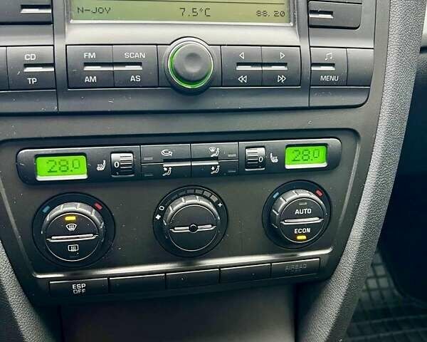 Красный Шкода Октавия, объемом двигателя 1.6 л и пробегом 215 тыс. км за 6890 $, фото 76 на Automoto.ua