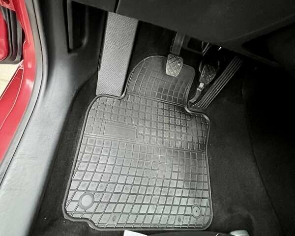 Красный Шкода Октавия, объемом двигателя 1.6 л и пробегом 215 тыс. км за 6890 $, фото 58 на Automoto.ua