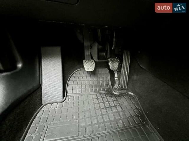 Красный Шкода Октавия, объемом двигателя 1.6 л и пробегом 215 тыс. км за 6890 $, фото 59 на Automoto.ua