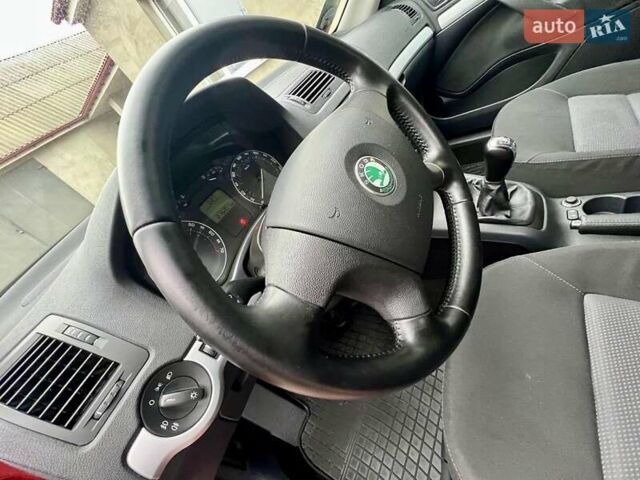 Красный Шкода Октавия, объемом двигателя 1.6 л и пробегом 215 тыс. км за 6890 $, фото 62 на Automoto.ua