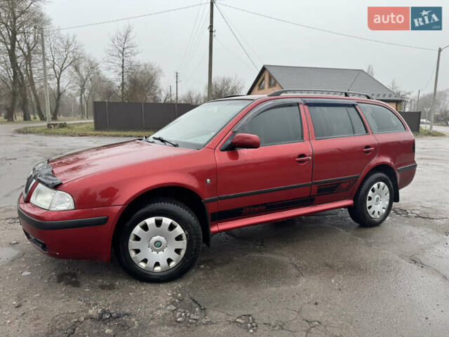 Красный Шкода Октавия, объемом двигателя 1.6 л и пробегом 316 тыс. км за 5980 $, фото 1 на Automoto.ua