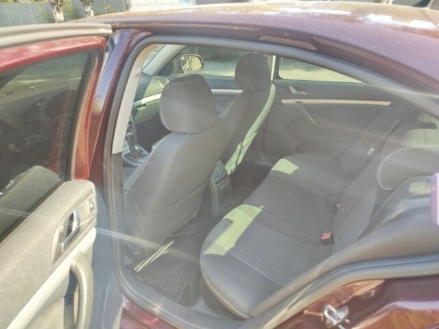 Красный Шкода Октавия, объемом двигателя 1.8 л и пробегом 374 тыс. км за 6100 $, фото 4 на Automoto.ua