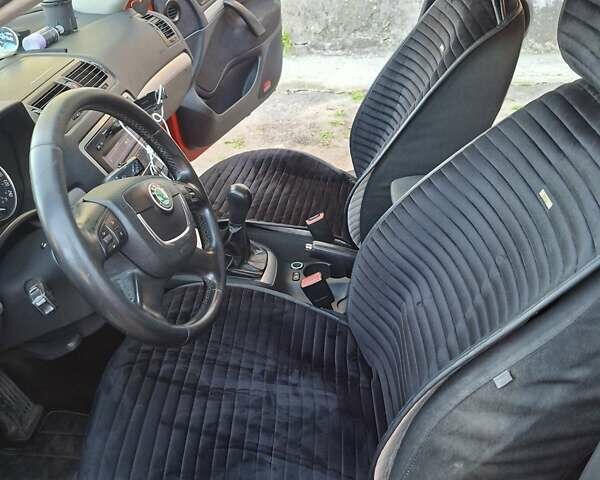 Красный Шкода Октавия, объемом двигателя 1.97 л и пробегом 305 тыс. км за 7300 $, фото 5 на Automoto.ua