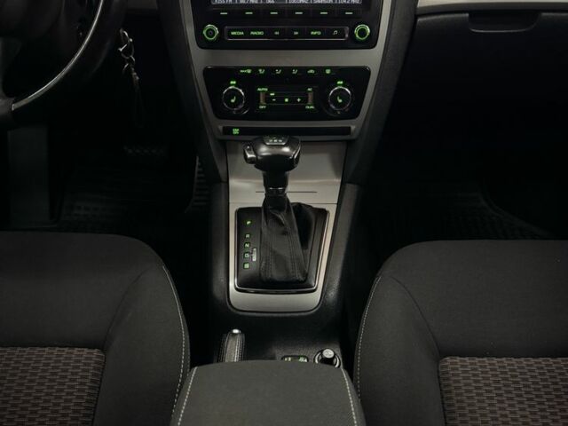 Красный Шкода Октавия, объемом двигателя 1.4 л и пробегом 230 тыс. км за 7900 $, фото 13 на Automoto.ua