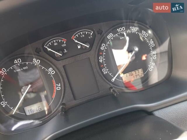 Красный Шкода Октавия, объемом двигателя 1.6 л и пробегом 202 тыс. км за 6900 $, фото 35 на Automoto.ua