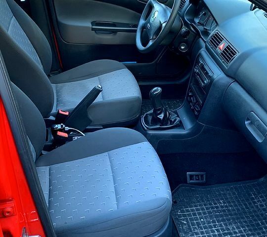 Красный Шкода Октавия, объемом двигателя 1.6 л и пробегом 320 тыс. км за 5100 $, фото 7 на Automoto.ua