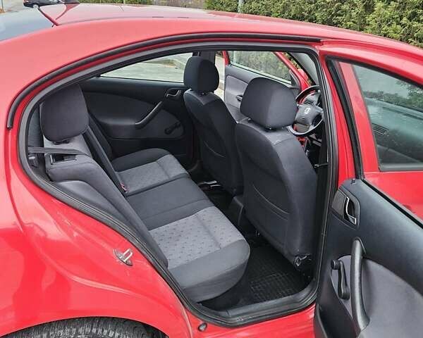 Красный Шкода Октавия, объемом двигателя 1.6 л и пробегом 227 тыс. км за 4999 $, фото 10 на Automoto.ua