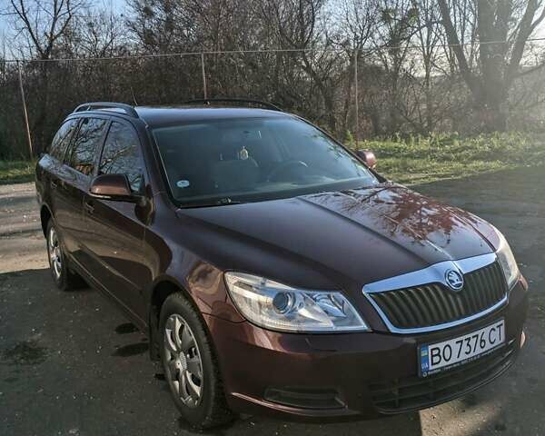 Красный Шкода Октавия, объемом двигателя 1.6 л и пробегом 280 тыс. км за 7600 $, фото 2 на Automoto.ua