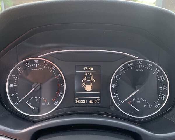 Красный Шкода Октавия, объемом двигателя 1.6 л и пробегом 303 тыс. км за 7999 $, фото 9 на Automoto.ua