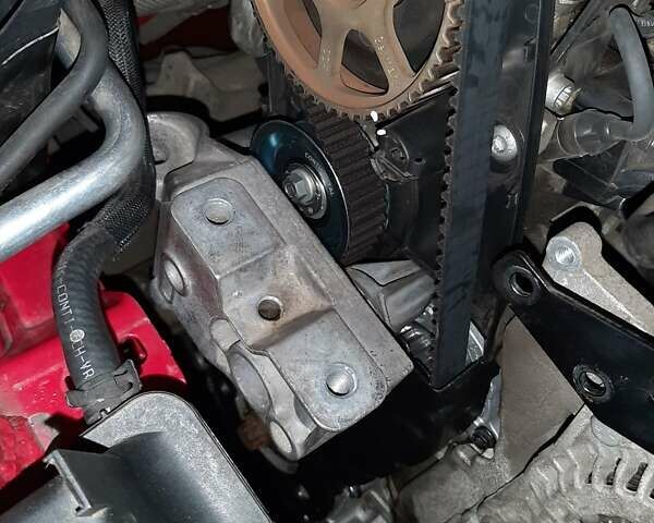 Красный Шкода Октавия, объемом двигателя 1.6 л и пробегом 202 тыс. км за 6900 $, фото 5 на Automoto.ua