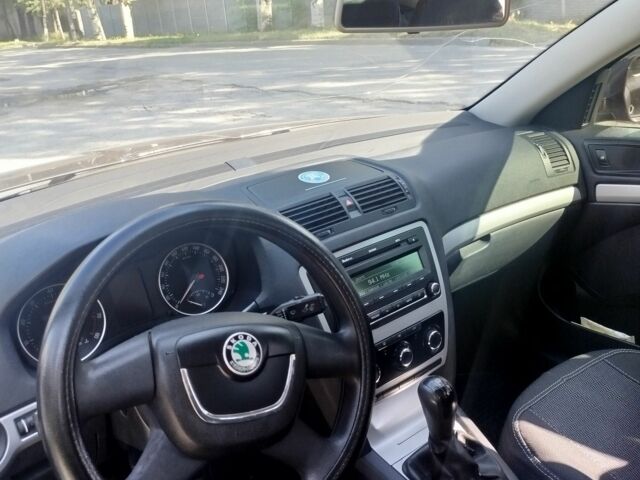 Красный Шкода Октавия, объемом двигателя 1.8 л и пробегом 374 тыс. км за 6100 $, фото 2 на Automoto.ua