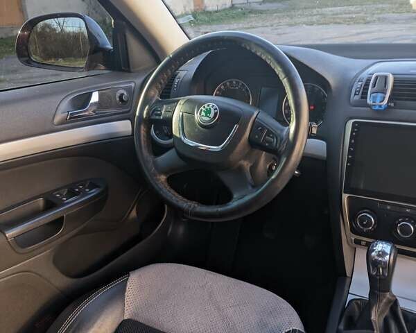 Красный Шкода Октавия, объемом двигателя 1.6 л и пробегом 280 тыс. км за 7600 $, фото 15 на Automoto.ua