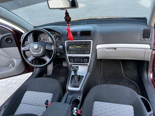 Красный Шкода Октавия, объемом двигателя 1.8 л и пробегом 128 тыс. км за 8190 $, фото 6 на Automoto.ua