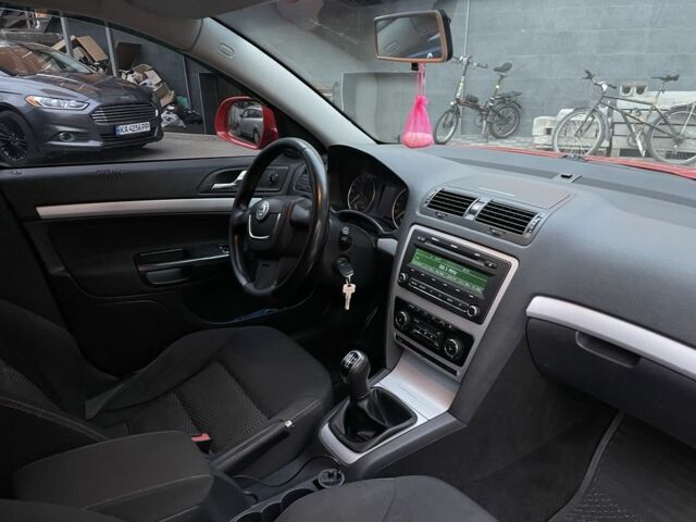 Красный Шкода Октавия, объемом двигателя 1.6 л и пробегом 363 тыс. км за 6300 $, фото 18 на Automoto.ua