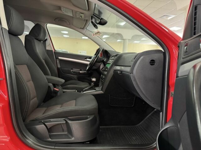 Красный Шкода Октавия, объемом двигателя 1.4 л и пробегом 230 тыс. км за 7900 $, фото 7 на Automoto.ua