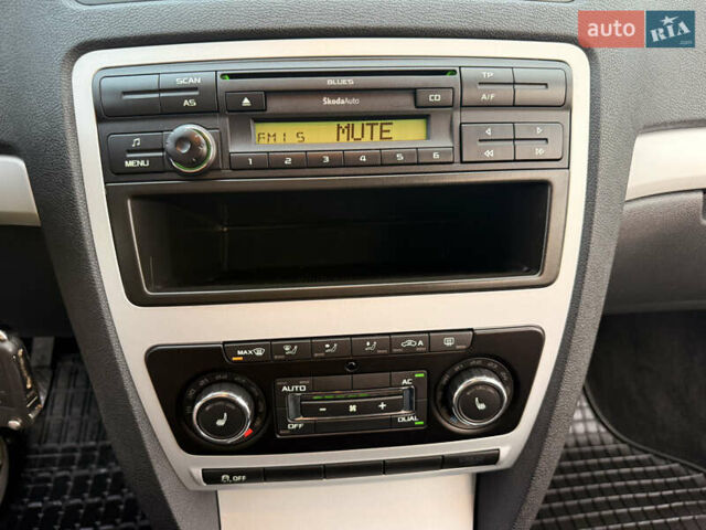 Червоний Шкода Октавія, об'ємом двигуна 2 л та пробігом 226 тис. км за 7700 $, фото 16 на Automoto.ua