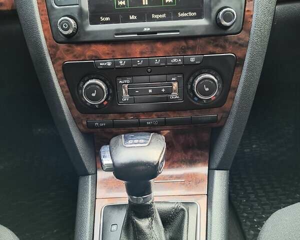 Красный Шкода Октавия, объемом двигателя 1.6 л и пробегом 317 тыс. км за 7700 $, фото 12 на Automoto.ua