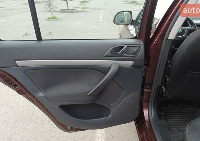 Червоний Шкода Октавія, об'ємом двигуна 1.6 л та пробігом 270 тис. км за 8000 $, фото 22 на Automoto.ua