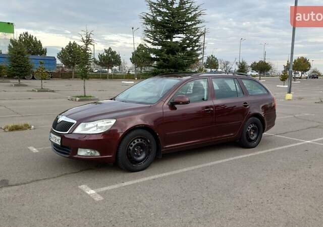 Червоний Шкода Октавія, об'ємом двигуна 1.6 л та пробігом 270 тис. км за 8000 $, фото 1 на Automoto.ua