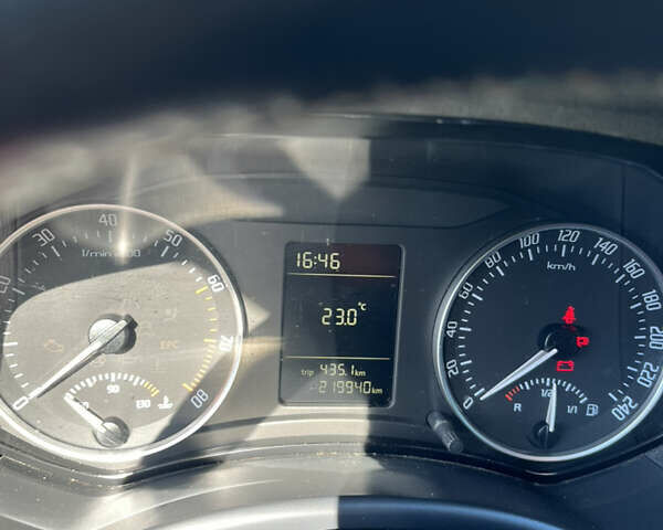 Красный Шкода Октавия, объемом двигателя 1.8 л и пробегом 220 тыс. км за 7900 $, фото 3 на Automoto.ua