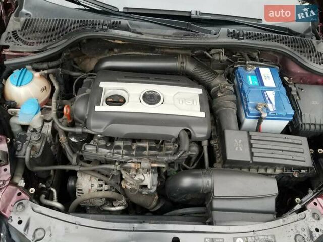 Красный Шкода Октавия, объемом двигателя 1.8 л и пробегом 210 тыс. км за 6950 $, фото 3 на Automoto.ua