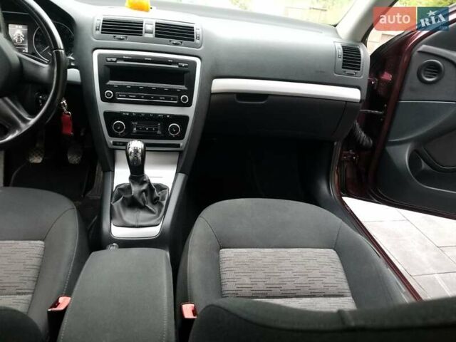 Красный Шкода Октавия, объемом двигателя 1.8 л и пробегом 210 тыс. км за 6950 $, фото 7 на Automoto.ua