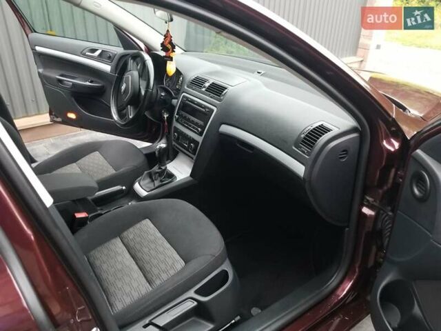 Красный Шкода Октавия, объемом двигателя 1.8 л и пробегом 210 тыс. км за 6950 $, фото 11 на Automoto.ua