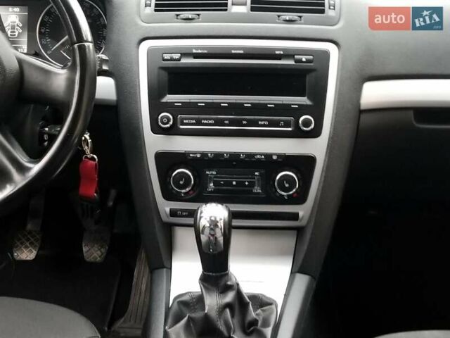 Красный Шкода Октавия, объемом двигателя 1.8 л и пробегом 210 тыс. км за 6950 $, фото 8 на Automoto.ua