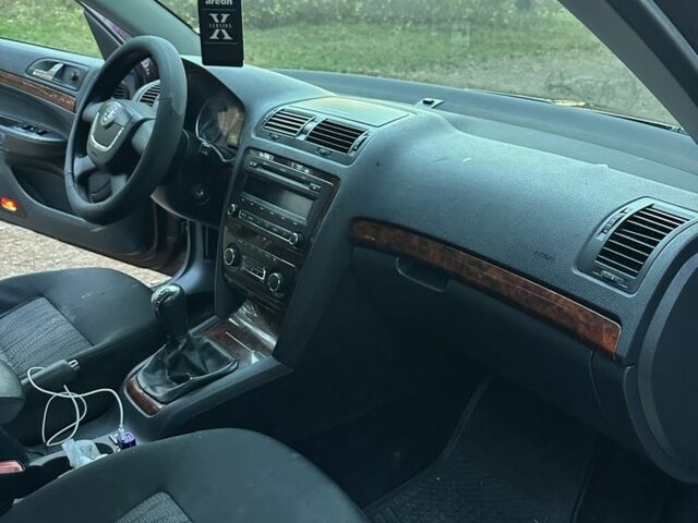 Красный Шкода Октавия, объемом двигателя 1.9 л и пробегом 312 тыс. км за 2899 $, фото 5 на Automoto.ua