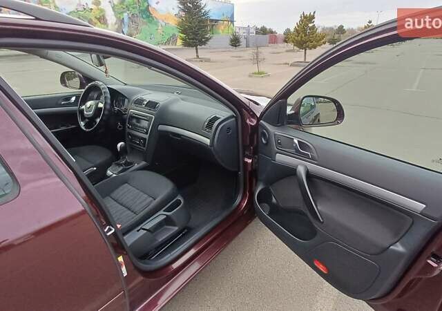Червоний Шкода Октавія, об'ємом двигуна 1.6 л та пробігом 270 тис. км за 8000 $, фото 18 на Automoto.ua