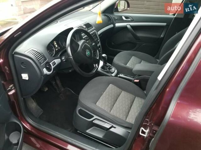 Красный Шкода Октавия, объемом двигателя 1.8 л и пробегом 210 тыс. км за 6950 $, фото 13 на Automoto.ua
