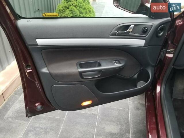 Красный Шкода Октавия, объемом двигателя 1.8 л и пробегом 210 тыс. км за 6950 $, фото 2 на Automoto.ua