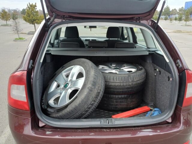 Червоний Шкода Октавія, об'ємом двигуна 1.6 л та пробігом 270 тис. км за 8000 $, фото 7 на Automoto.ua