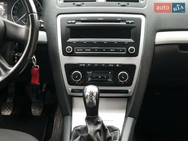 Красный Шкода Октавия, объемом двигателя 1.8 л и пробегом 210 тыс. км за 6950 $, фото 6 на Automoto.ua