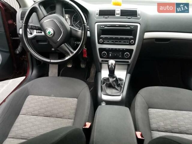 Красный Шкода Октавия, объемом двигателя 1.8 л и пробегом 210 тыс. км за 6950 $, фото 10 на Automoto.ua