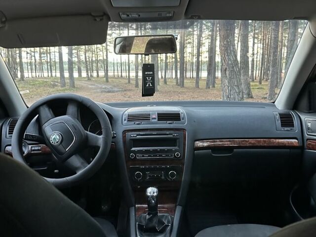 Красный Шкода Октавия, объемом двигателя 1.9 л и пробегом 312 тыс. км за 2899 $, фото 12 на Automoto.ua