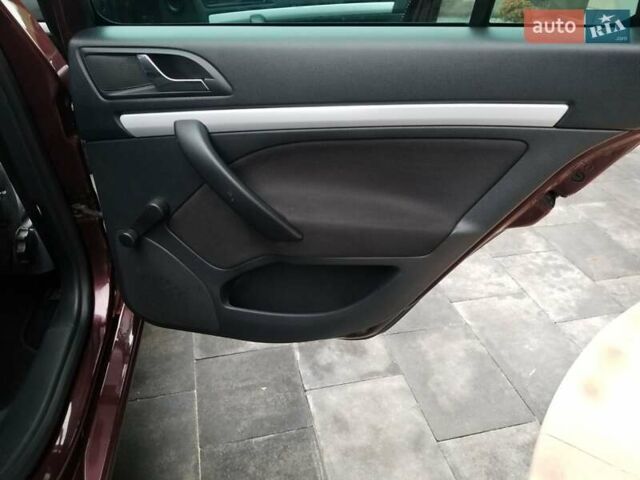 Красный Шкода Октавия, объемом двигателя 1.8 л и пробегом 210 тыс. км за 6950 $, фото 5 на Automoto.ua