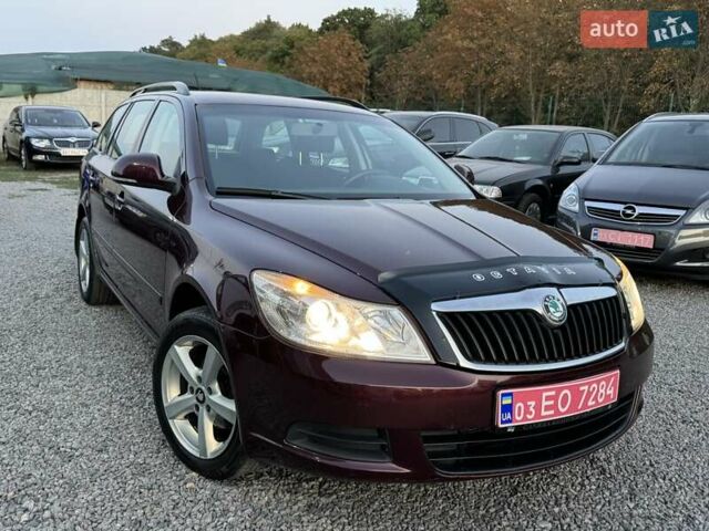 Красный Шкода Октавия, объемом двигателя 1.8 л и пробегом 219 тыс. км за 6500 $, фото 1 на Automoto.ua