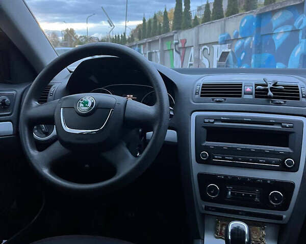 Красный Шкода Октавия, объемом двигателя 1.97 л и пробегом 290 тыс. км за 8900 $, фото 38 на Automoto.ua