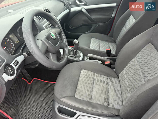 Красный Шкода Октавия, объемом двигателя 1.8 л и пробегом 252 тыс. км за 5999 $, фото 13 на Automoto.ua