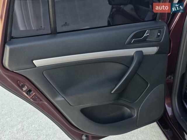 Красный Шкода Октавия, объемом двигателя 1.6 л и пробегом 281 тыс. км за 6999 $, фото 17 на Automoto.ua