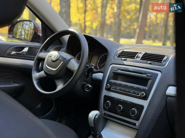 Червоний Шкода Октавія, об'ємом двигуна 1.6 л та пробігом 231 тис. км за 8750 $, фото 27 на Automoto.ua