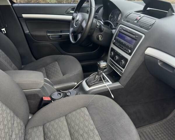 Красный Шкода Октавия, объемом двигателя 1.6 л и пробегом 317 тыс. км за 8700 $, фото 8 на Automoto.ua