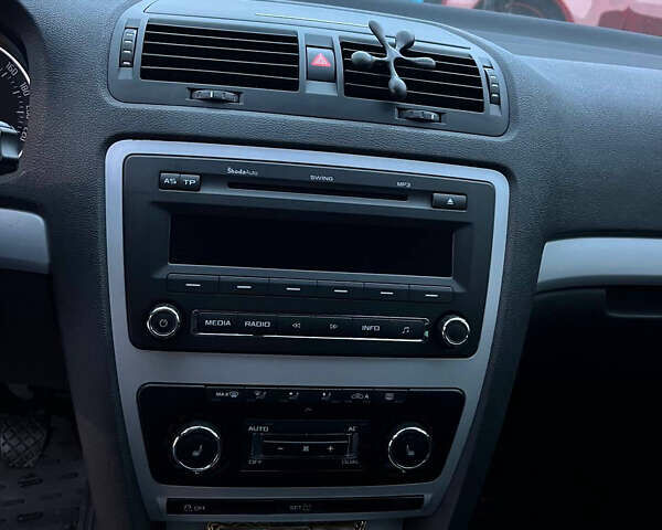 Красный Шкода Октавия, объемом двигателя 1.97 л и пробегом 290 тыс. км за 8900 $, фото 35 на Automoto.ua