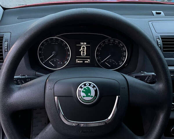 Красный Шкода Октавия, объемом двигателя 1.97 л и пробегом 290 тыс. км за 8900 $, фото 39 на Automoto.ua