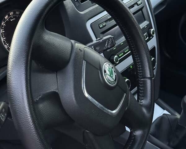 Красный Шкода Октавия, объемом двигателя 1.8 л и пробегом 219 тыс. км за 6500 $, фото 24 на Automoto.ua