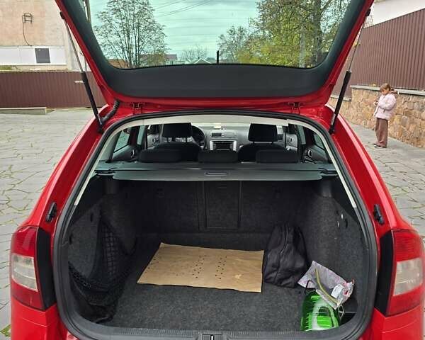 Шкода Октавия 2011 в Малине на Automoto.ua Красный Шкода Октавия, объемом двигателя 1.6 л и пробегом 182 тыс. км за 9000 $, фото 4 на Automoto.ua