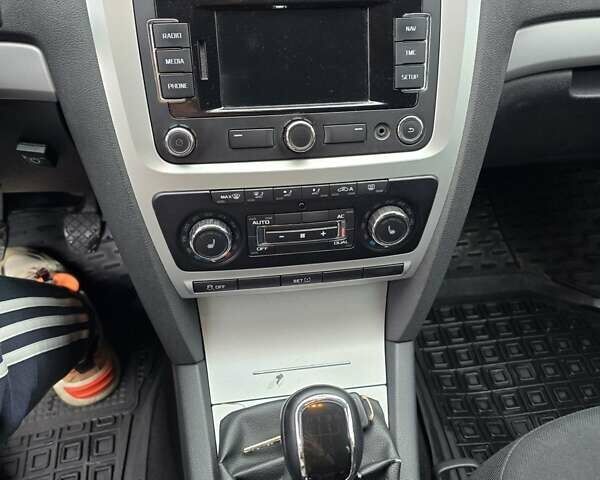 Шкода Октавия 2011 в Малине на Automoto.ua Красный Шкода Октавия, объемом двигателя 1.6 л и пробегом 182 тыс. км за 9000 $, фото 14 на Automoto.ua