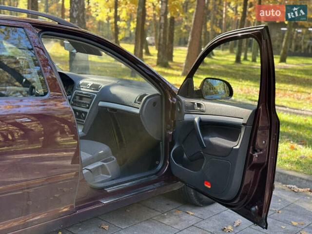 Червоний Шкода Октавія, об'ємом двигуна 1.6 л та пробігом 231 тис. км за 8750 $, фото 26 на Automoto.ua